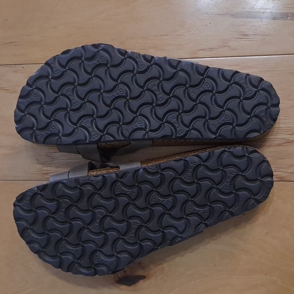 Brand new, w/o tags, Birkenstocks - Picture 3 of 4